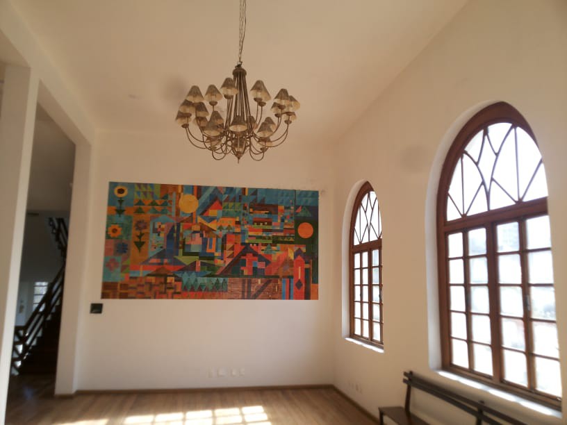 Painel Aldeia homenageia a ceramista Freya Gross