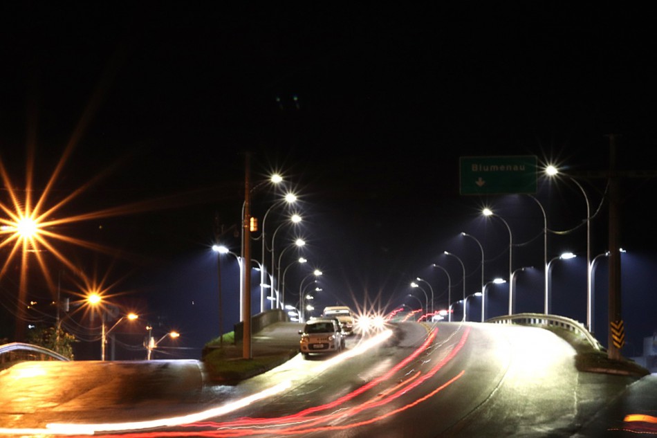 Prefeitura conclui recuperação da iluminação pública no Trevo da Mafisa 