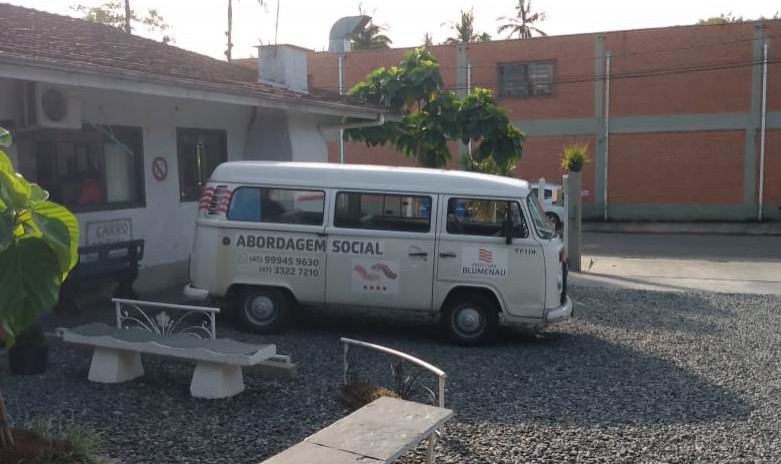Abordagem Social intensifica ações devido ao frio intenso em Blumenau