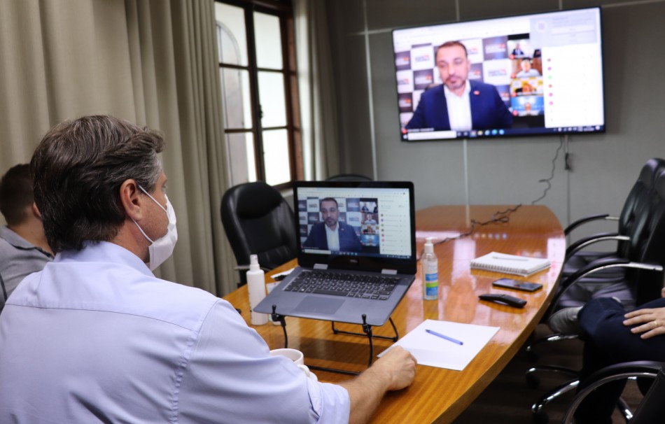 Prefeito Marcelo Lanzarin participa de reunião com Governador e prefeitos catarinenses sobre combate à Covid-19