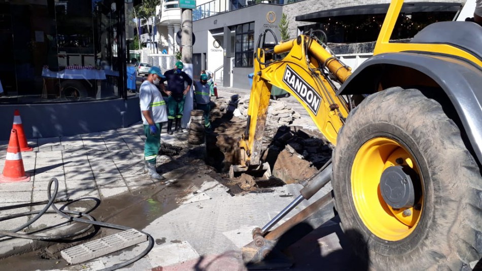 Seurb executa manutenções em tubulações nos bairros Itoupava Central e Jardim Blumenau
