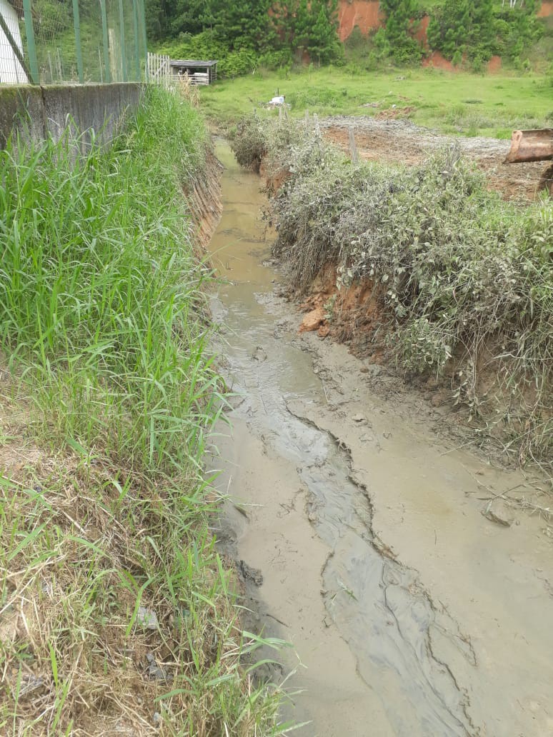 Seurb realiza desassoreamento de Ribeirão na Itoupava Central 