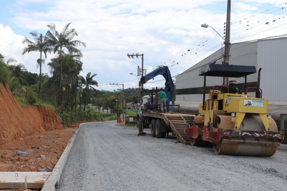 Obra de pavimentação da Rua Theodor Kleine entra em fase final 