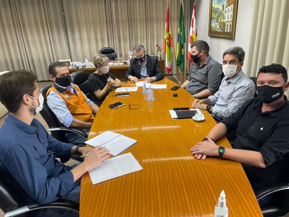 Prefeitura de Blumenau institui grupo de trabalho para vacinação da Covid-19