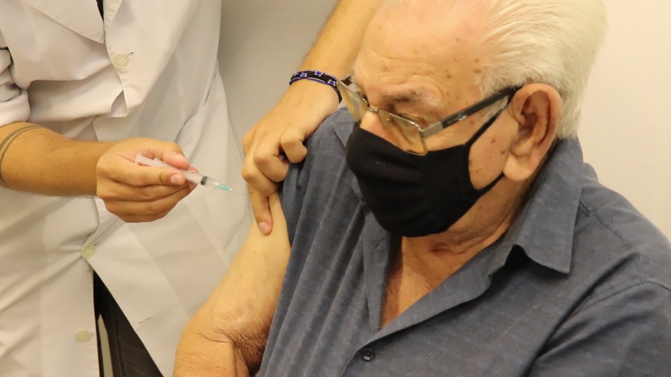 Blumenau recebe vacinas e abre agendamento para idosos com 85 anos ou mais 