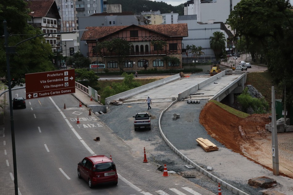 Município pavimenta acesso sobre a Ponte da Rua 15 de Novembro a partir desta quarta-feira 