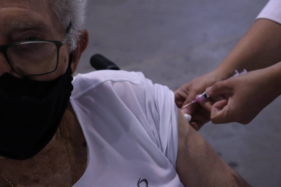 Agenda de vacinas contra a Covid-19 para idosos com 75 anos ou mais ainda tem vagas para domingo, 21