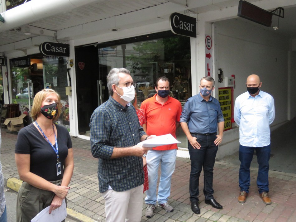 Início da obra de requalificação da Rua Curt Hering conta com a presença de autoridades