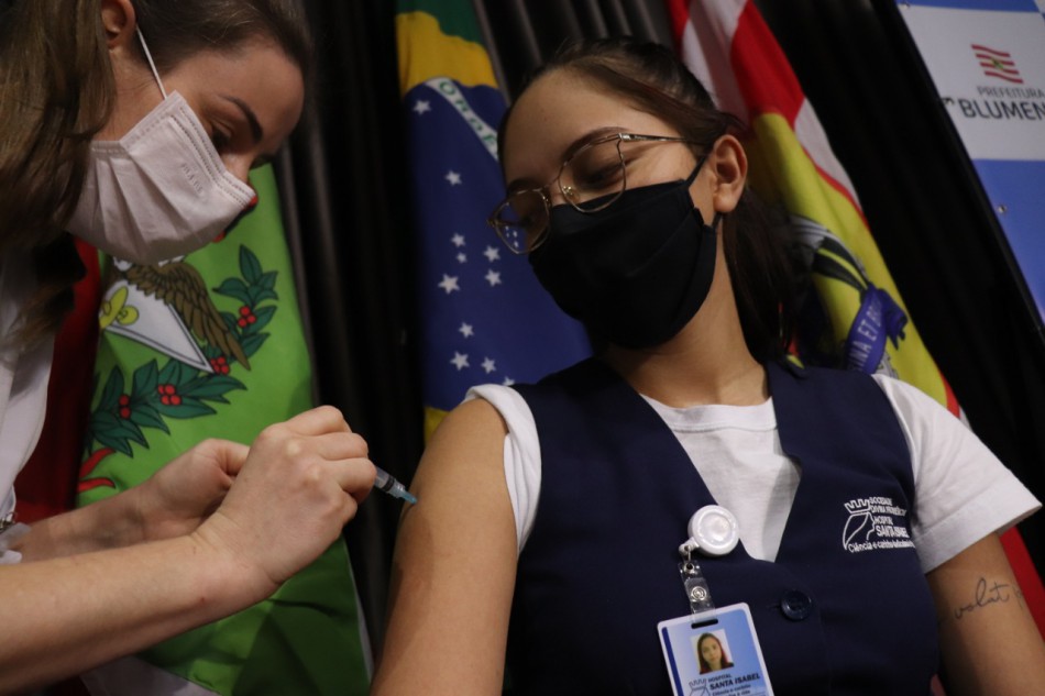 Blumenau reabre agendamento da vacina contra Covid-19 para trabalhadores de saúde