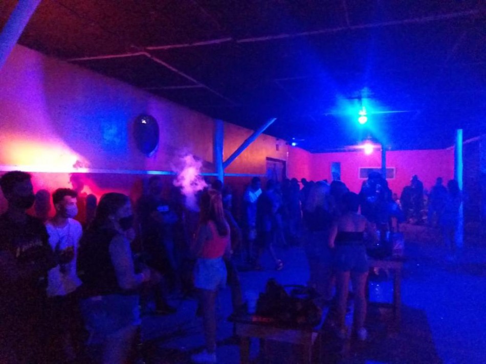 Forças de segurança interditam sete bares e tabacarias em Blumenau