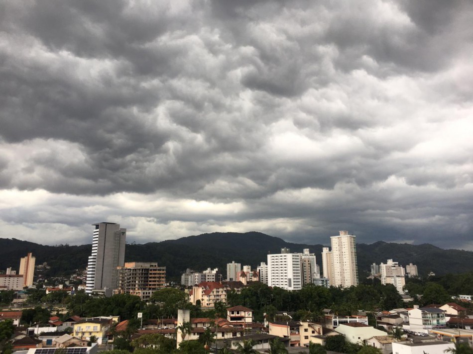 Defesa Civil emite alerta de chuva com possibilidade de trovoadas