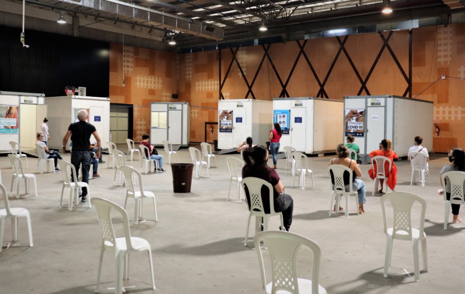 Blumenau abre mais 1.890 vagas de agendamento da vacina para trabalhadores da saúde e idosos com 90 anos ou mais 