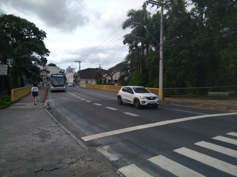 Trecho do corredor de ônibus na Rua São Paulo será liberado entre 7h e 9h da manhã