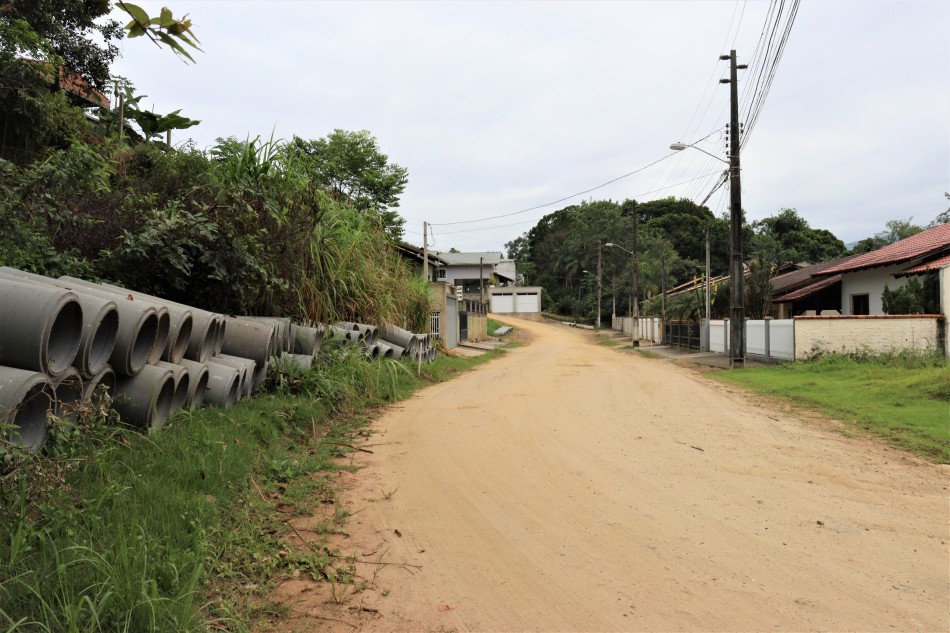 Prefeitura inicia pavimentação em mais três vias da Itoupava Central