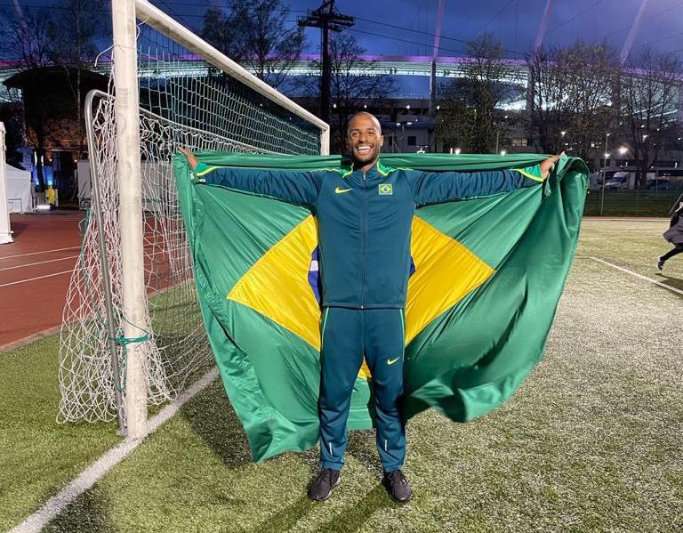 Atleta de Blumenau conquista medalha de prata no mundial de revezamento, na Polônia
