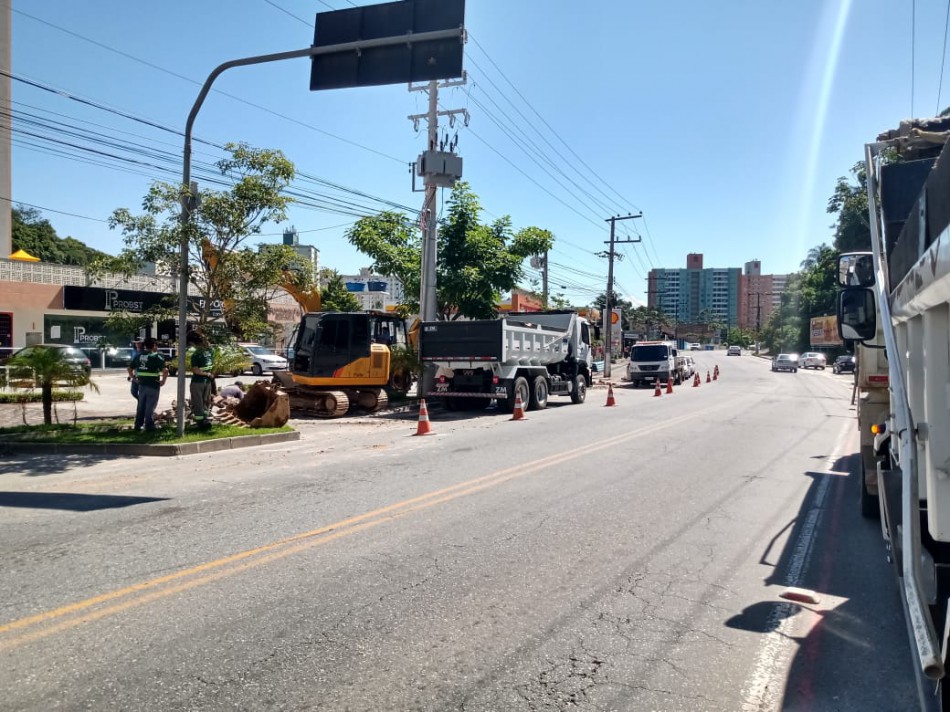 Rua Amazonas recebe expansão na rede de distribuição de água