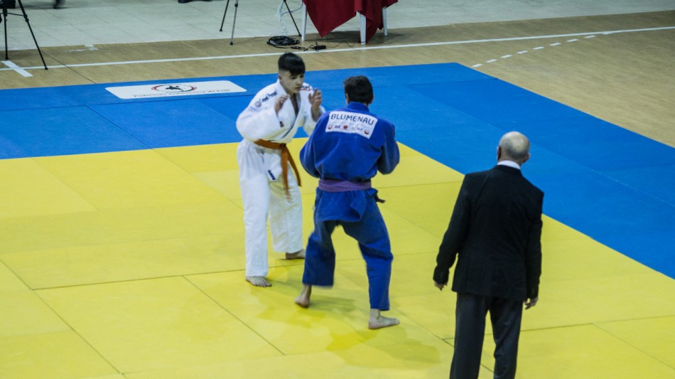 Judocas de Blumenau se destacam no Campeonato Estadual da categoria