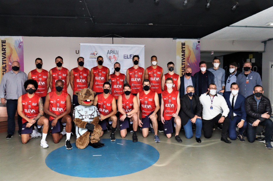 Equipe da Apan/Eleva/Blumenau apresenta elenco para a Superliga