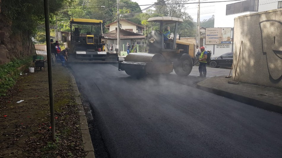Prefeitura conclui pavimentação na Rua Vitório Alcântara e na Via Expressa
