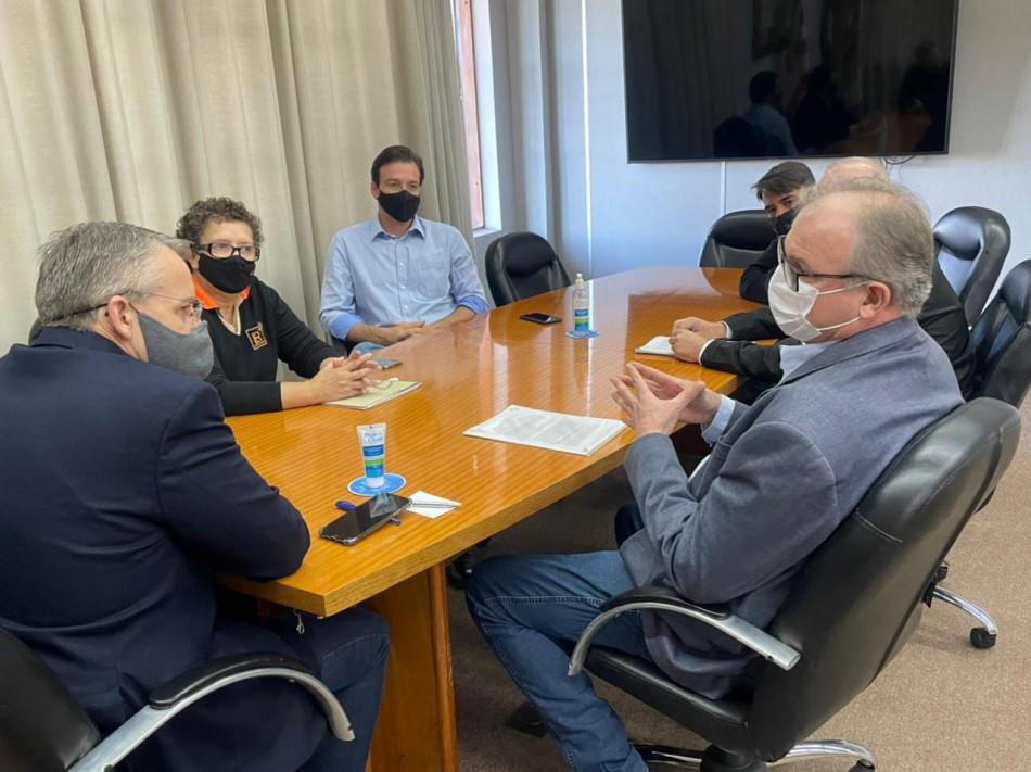Prefeito Mário Hildebrandt recebe representantes do setor de eventos da Ampe