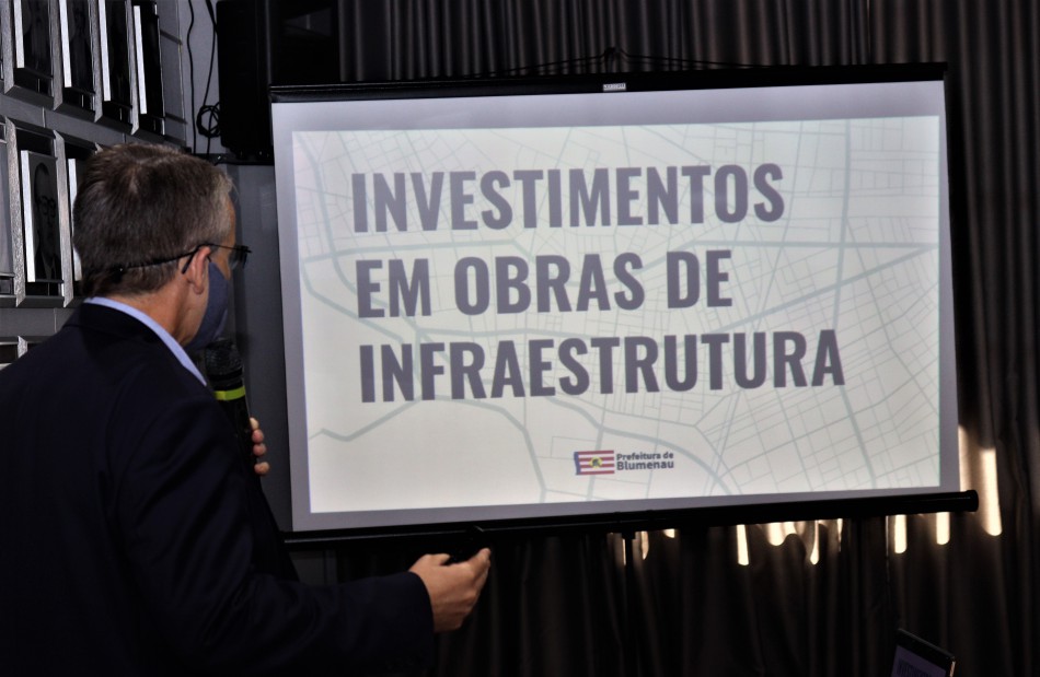 Prefeitura de Blumenau assina ordens de serviço para obras de infraestrutura