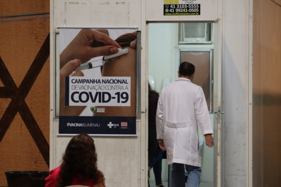Central de vacinação contra a Covid-19 retorna atendimentos nesta sexta-feira, 04, em Blumenau