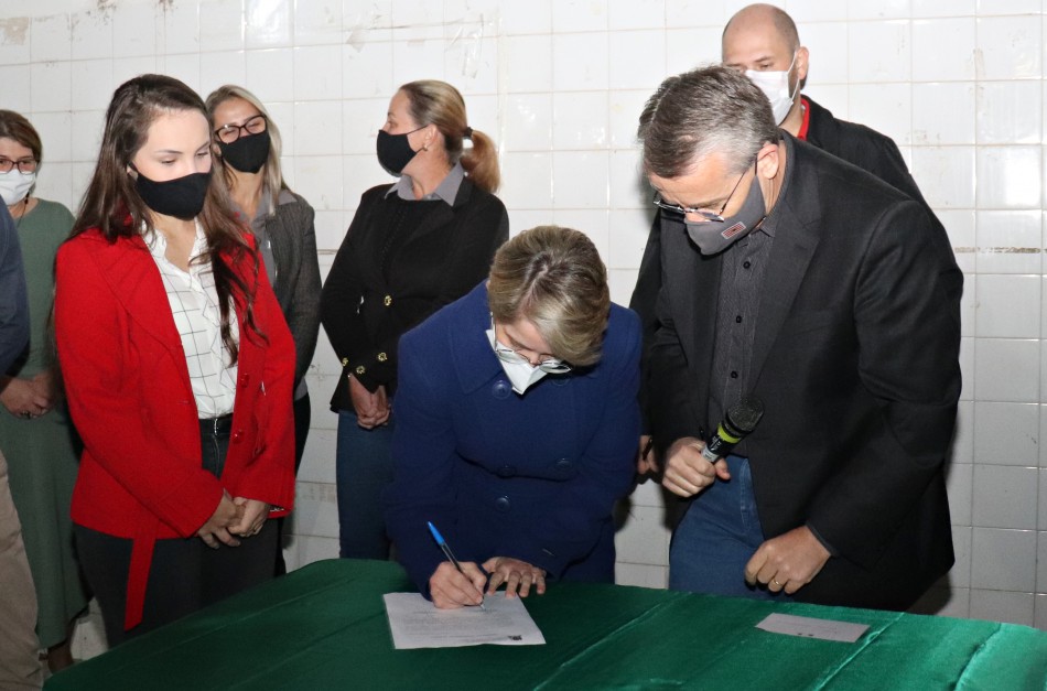 Vila União tem ordem de serviço assinada pelo prefeito