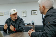 Ex-morador de rua de Blumenau supera dependência química e hoje atua como monitor em comunidade terapêutica