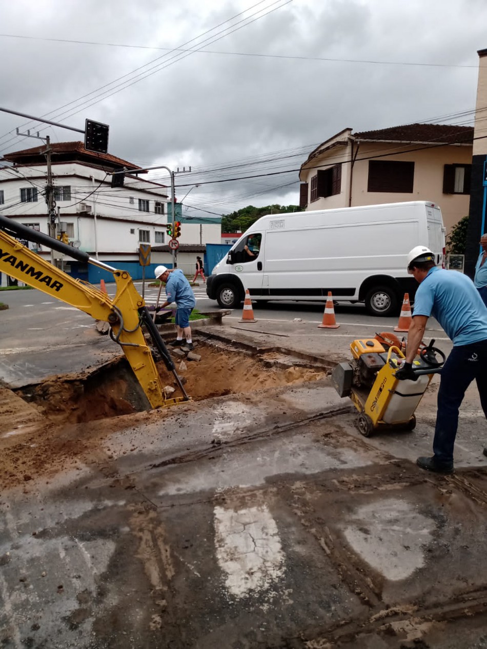 Rua João Pessoa recebe recomposição asfáltica nesta terça-feira