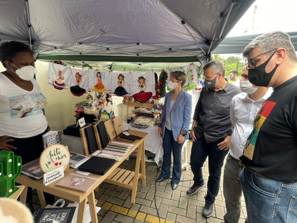 Feira de artesanato movimenta o Quintal da Ampe