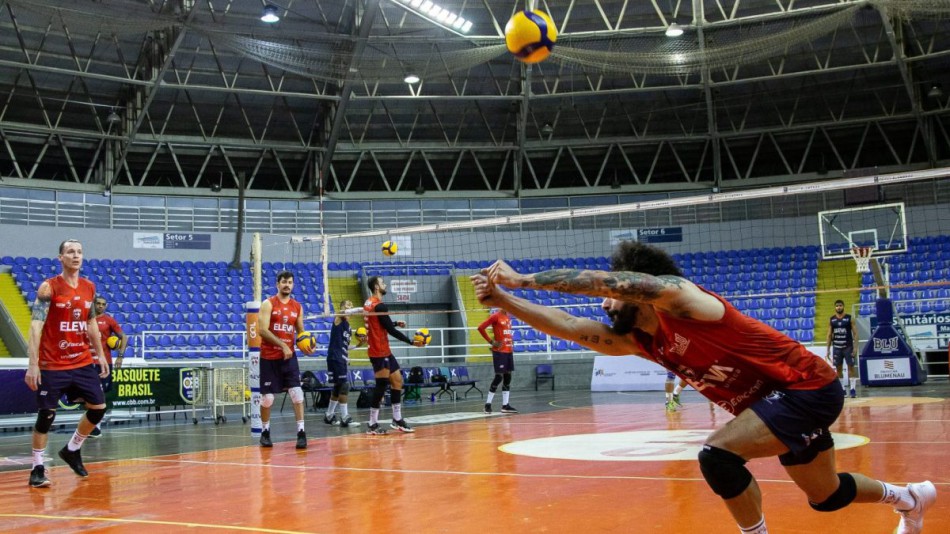 Blumenau participa de Desafio Internacional de Vôlei masculino