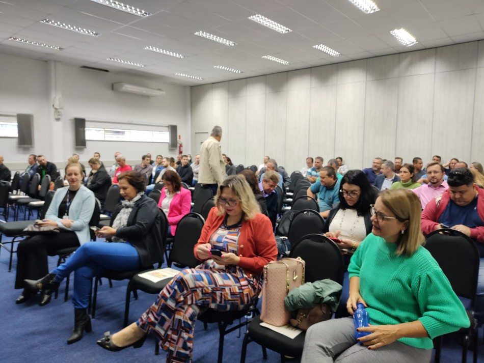 Servidores do Samae participam de treinamento sobre a Nova Lei de Licitações