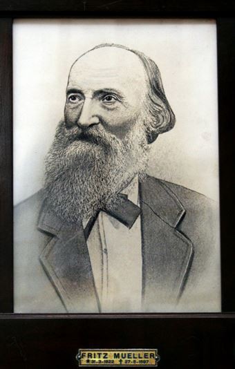 Memória Digital: Biblioteca de Fritz Müller