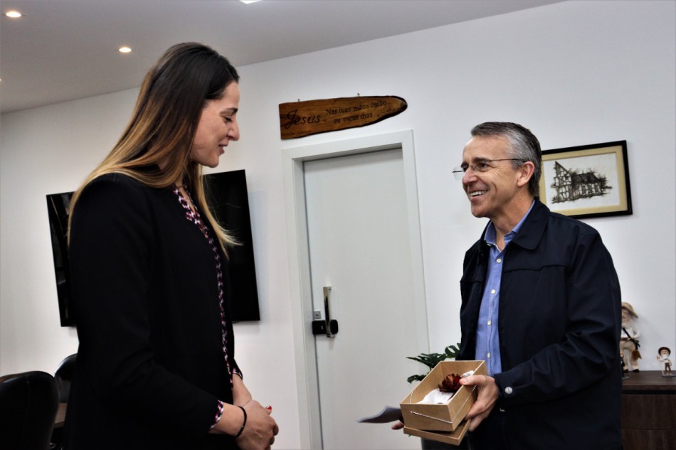 Em visita a Prefeitura de Blumenau, Duda Amorim fala sobre aposentadoria aos 35 anos e sobre o seu futuro no Handebol