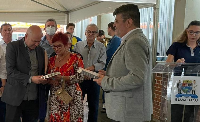Distrito do Garcia recebe edição especial da Revista Blumenau em Cadernos