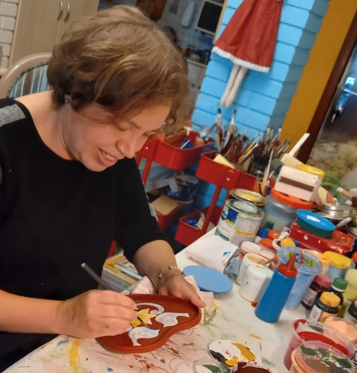 Estudantes aprendem a tradicional pintura Bauernmalerei