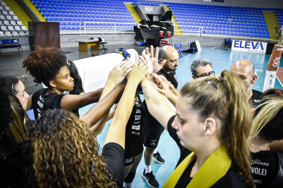 Bluvolei/FURB/SME estreia na Superliga B de olho em uma vaga na elite do vôlei feminino