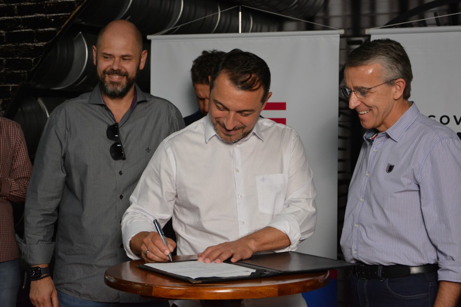 Prefeito Mário Hildebrandt e governador Carlos Moisés anunciam licitação para a construção do Centro de Convenções de Blumenau