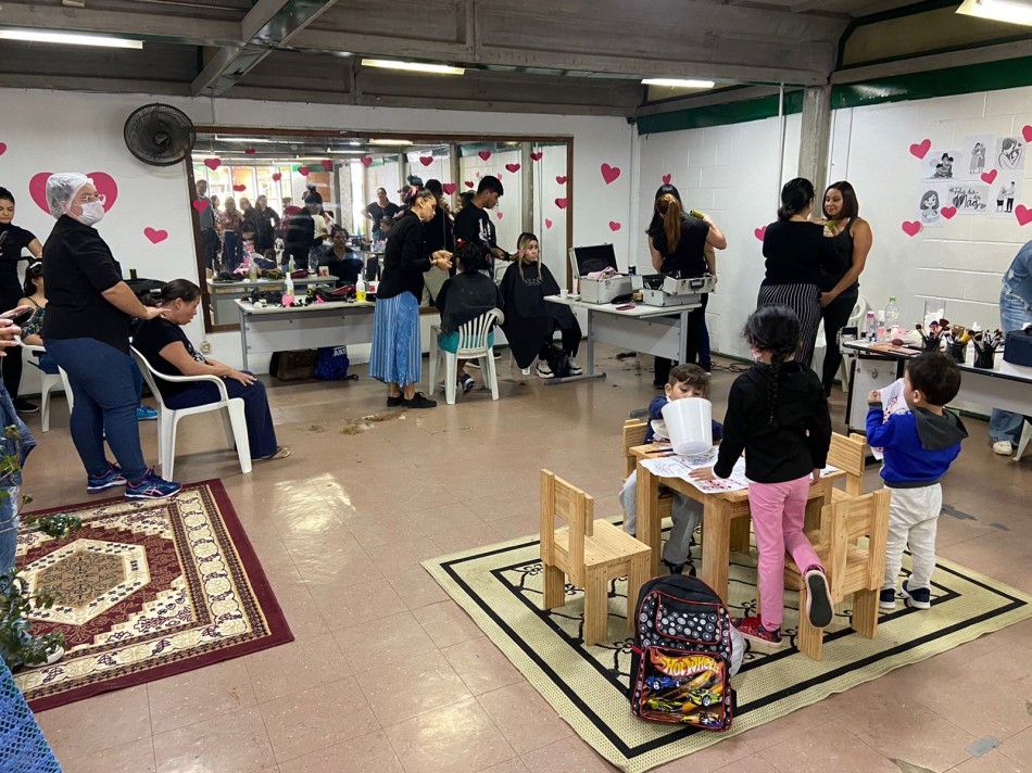 Cras Velha oferece dia de beleza para mães da região