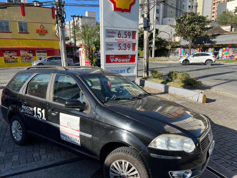 Procon de Blumenau monitora preços de combustíveis na cidade