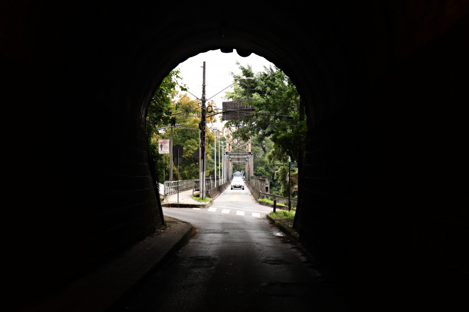 Prefeitura realiza manutenção no pavimento do túnel na Rua Vitório Alcântara