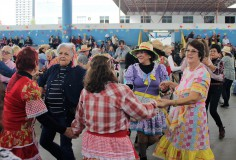 Pró-família reúne mais de 400 idosos em animada Festa Julina