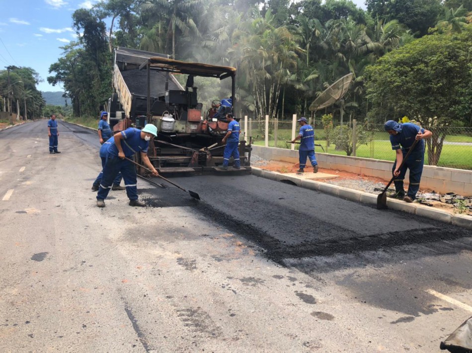 Mais um trecho da Rua Carlos Krueger é pavimentado nesta semana 