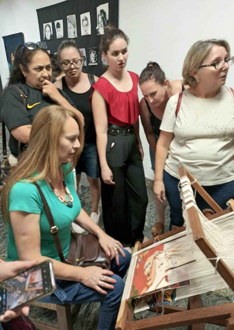 Educadores participam de atividade cultural no MAB
