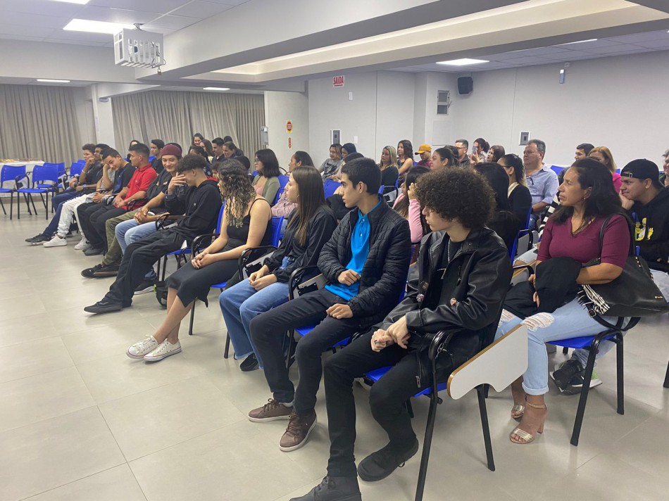 Programa de Iniciação ao Trabalho forma 47 adolescentes