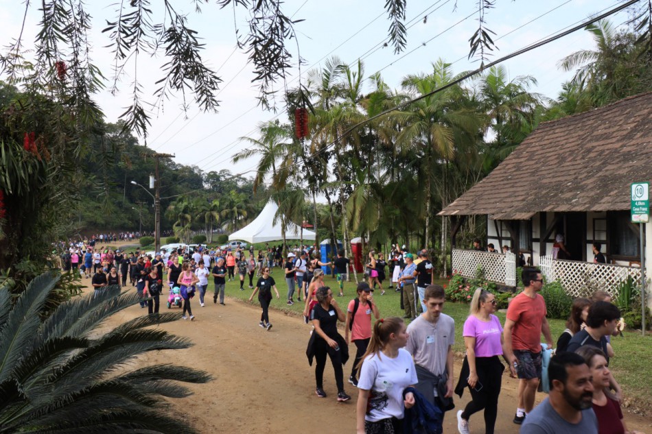 Mais de 3 mil pessoas participam da 11ª Caminhada Ecológica e Cultural da Vila Itoupava