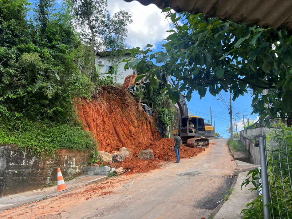 Prefeitura inicia obra de contenção na Rua 23 de Outubro
