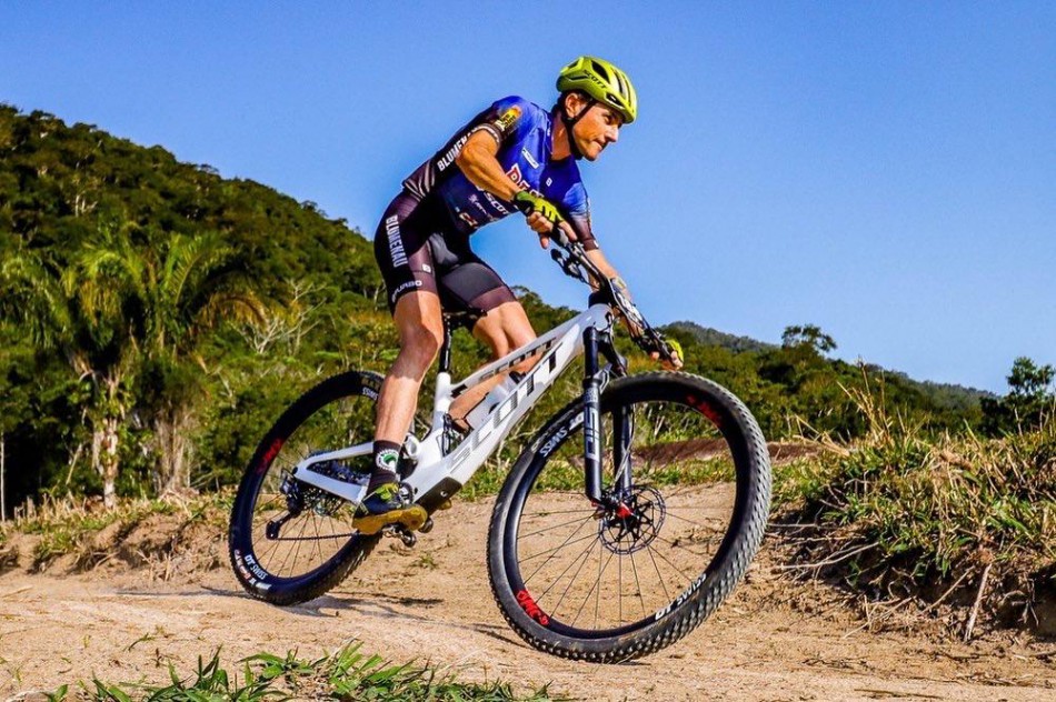 Ciclista Marcelo Moser é campeão na ultramaratona Riders MTB Festival de Camboriú