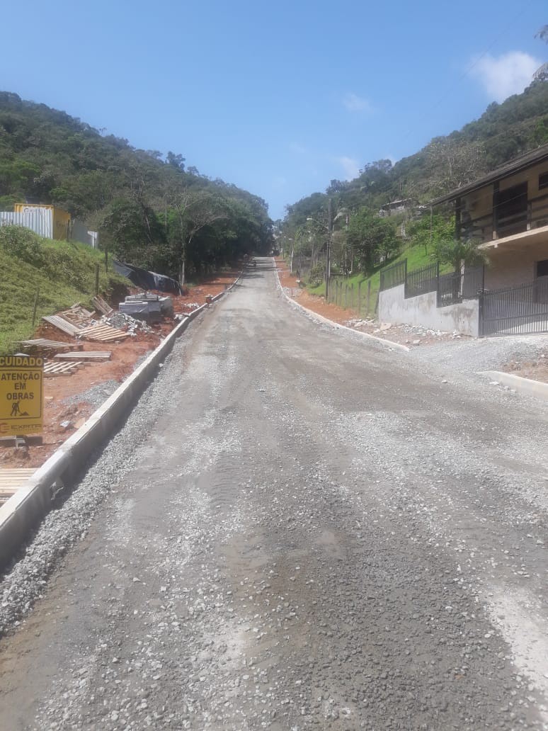 Etapa de pavimentação deixa Rua Francisco Benigno interditada ao trânsito