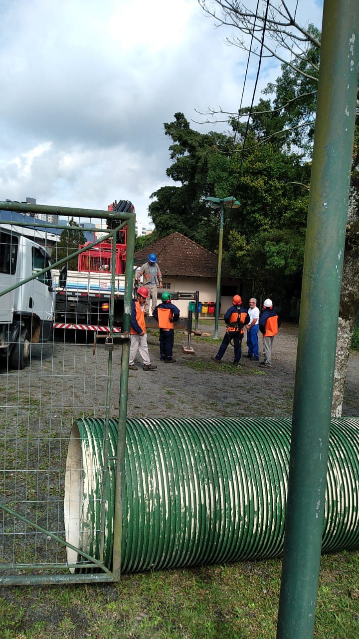 Parcão recebe poda de árvores nesta quinta-feira, 15